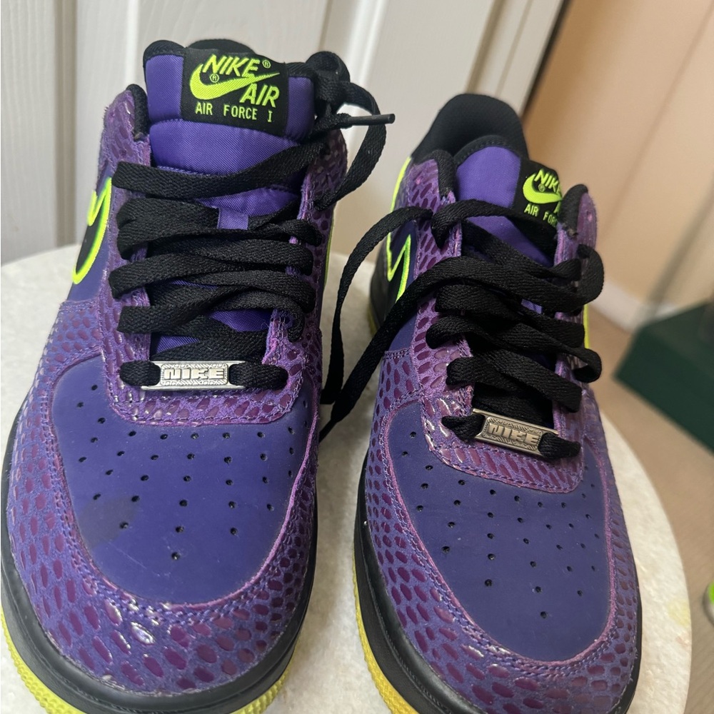 Nike Air Force size 9